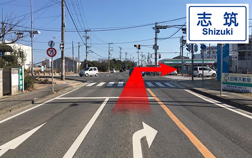 しばらく道なりに進むと国道28号線と交わります。【志筑】の交差点を右折。【志筑】の交差点を右折。