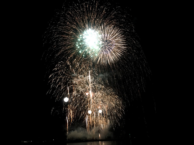 夜空を彩る4,000発の大輪の花「第72回淡路島まつり花火大会」