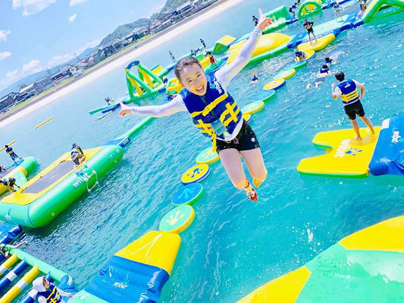 大浜海水浴場に日本最大級の海上アスレチックがオープン！7/9（土）～8/28（日）